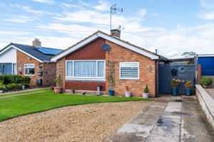 Lounge/diner- click for photo gallery